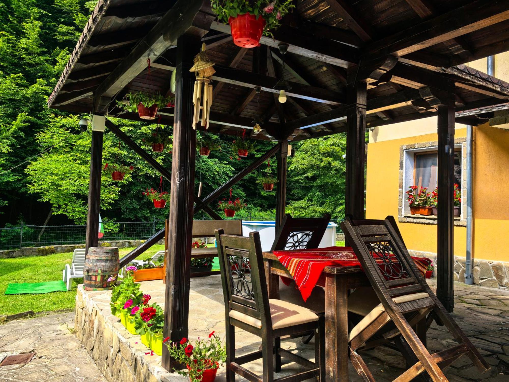 Guest House Tsveti-Trqvna Bangeytsi Extérieur photo